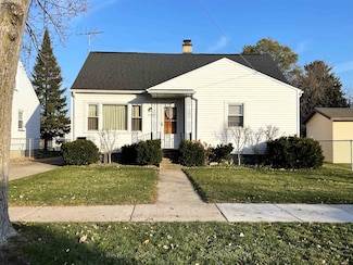 1705 Fitzhugh St, Bay City, MI 48708