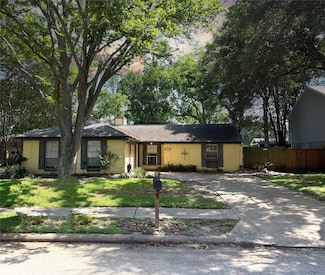 2319 Colleen Dr, Pearland, TX 77581