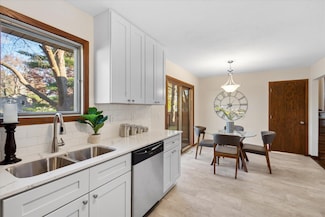 2638 Skyview Ct, Stillwater, MN 55082