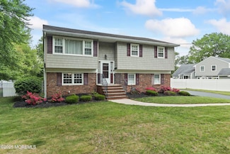 203 Tanglewood Ct, Middletown, NJ 07748