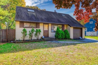 4 Krause St, Bay Shore, NY 11706