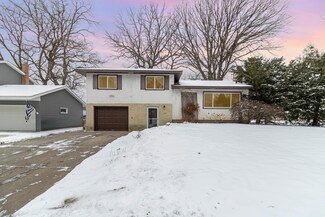 2873 2nd St N, Saint Paul, MN 55109