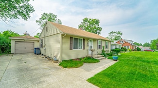 321 Maple Ln, Crown Point, IN 46307