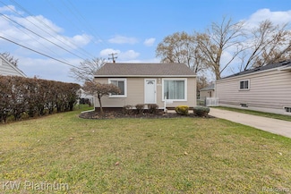 22019 Gordon Rd, Saint Clair Shores, MI 48081