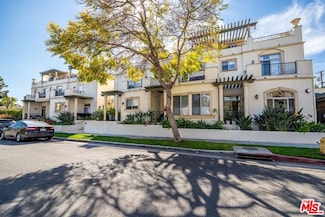 841 Westmount Dr Unit 102, West Hollywood, CA 90069