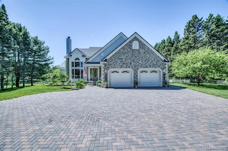24559 S Klingville Rd, Chassell, MI 49916