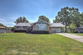 2970 Olympia Dr, Decatur, IL 62521