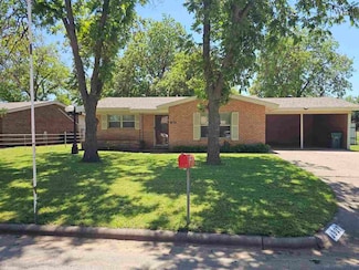 1307 Mary Dr, Iowa Park, TX 76367