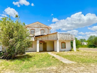 1102 Elm St, Zapata, TX 78076