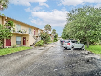 1555 14th Ave Unit 204, Vero Beach, FL 32960