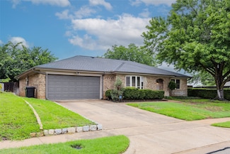 717 Huntwich Dr, Bedford, TX 76021