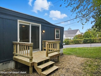 6 Dante St, Roseto, PA 18013