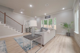3835 Mainer St, Houston, TX 77021