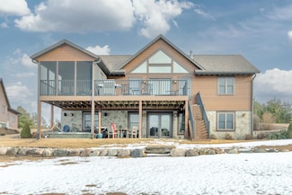 N8111 Castaway Dr, New Lisbon, WI 53950