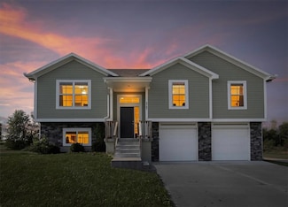 9707 E 222nd St, Peculiar, MO 64078