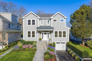 16 Stephen St, Montclair, NJ 07042