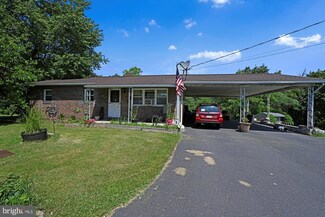 1684 Mount Hope Ave, Pottsville, PA 17901