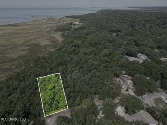 46 S 11th St, Ocean Springs, MS 39564