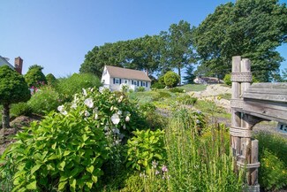 137 Surrey Ln, West Warwick, RI 02893