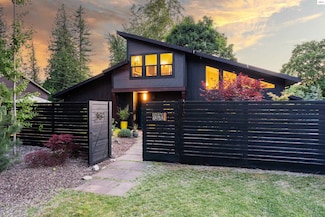 210 3rd St, Dover, ID 83825