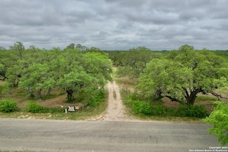177.9 AC Cr 7711, Devine, TX 78016
