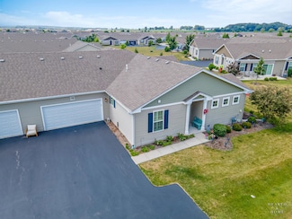 1106 Crestview Ln, Pingree Grove, IL 60140
