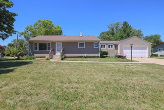 842 Morgan St, Elgin, IL 60123