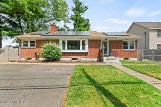 33 Hampton Ave, Rensselaer, NY 12144