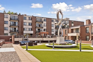 52 Groveland Terrace Unit A402, Minneapolis, MN 55403
