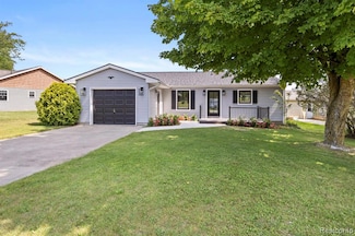 3133 Bull Dog Ln, Farwell, MI 48622