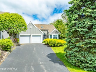 36 Greystone Dr, Voorheesville, NY 12186