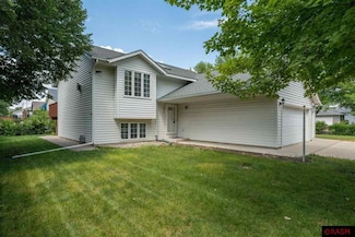 1670 Castle Dr, North Mankato, MN 56003