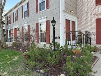1437 Lantern Ln, Rochester Hills, MI 48306