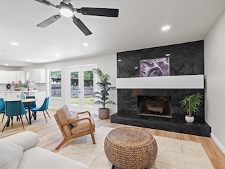 713 Hillside Dr, Sherman, TX 75090