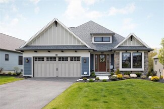 11 Creekstone Dr, East Aurora, NY 14052
