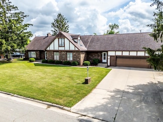 402 Sunset Ln, Marshalltown, IA 50158