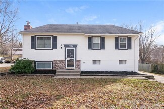 1504 NW Amesbury Dr, Blue Springs, MO 64015