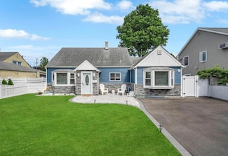 91 Valley Rd, Levittown, NY 11756