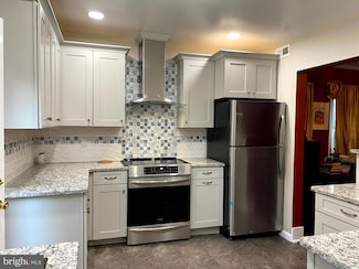 18 Thomas Ave, Bryn Mawr, PA 19010