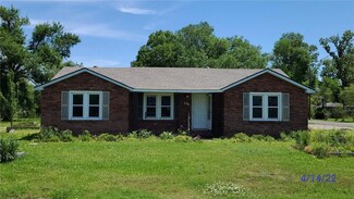 200 N Lightner Ave, Iowa, LA 70647