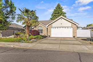 659 Jackson Creek Dr, Central Point, OR 97502