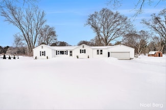 13585 Cleveland St, Nunica, MI 49448