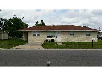 7501 Mars Dr, Violet, LA 70092
