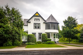 35 Elm St, Peru, NY 12972