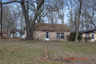 1041 Waukonda Ave, Benton Harbor, MI 49022
