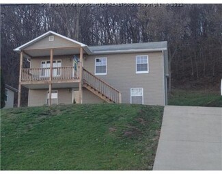 2012 Wilson St, Dunbar, WV 25064