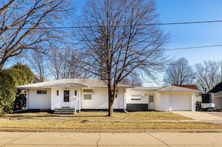 109 S 12th St, Adel, IA 50003