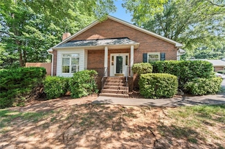 1916 Cliff Pointe Ct, Winston Salem, NC 27106