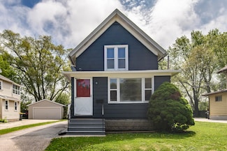 119 Franklin Ave, Waukesha, WI 53186