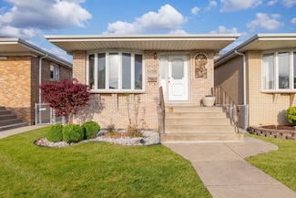 5209 S Narragansett Ave, Chicago, IL 60638
